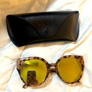 Oversized Tortoise Mirrored Lens Sunglasses